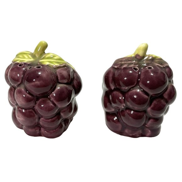 VTG PURPLE GRAPES SALT AND PEPPER SHAKERS CERAMIC SIGNED 39 PH NO FLAWS OR STOPP - Picture 3 of 5